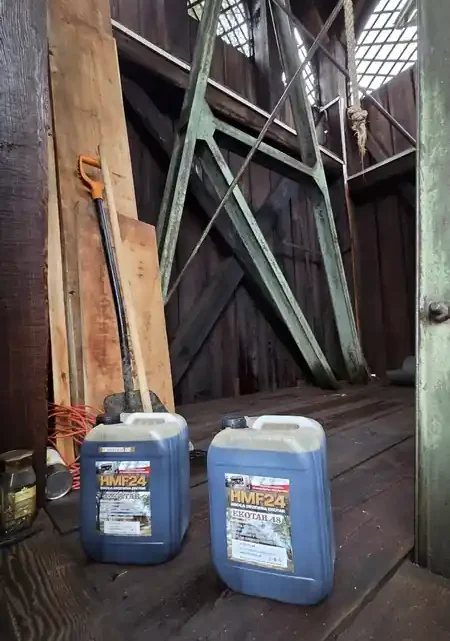 Smoła drzewna HMF – remont zabytkowej dzwonnicy w Brańszczyku